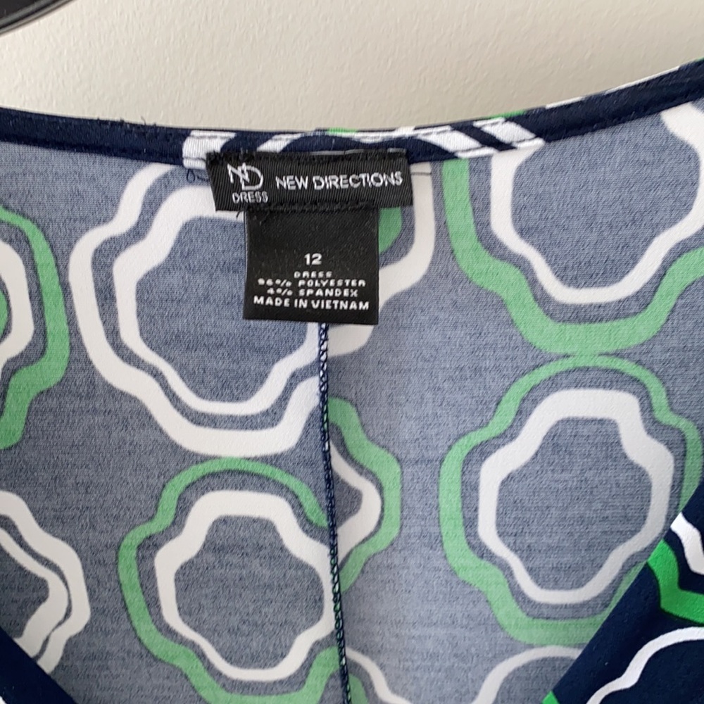 Pattern Wrap Dress - Picture 3 of 5